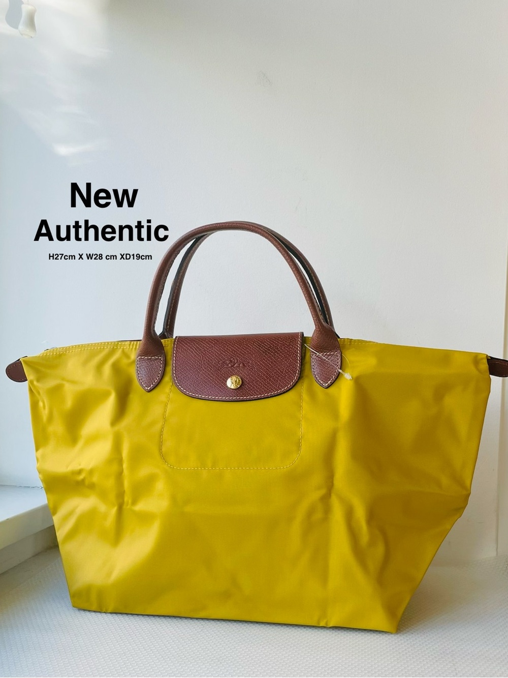 New Authentic Longchamp Yellow Nylon Le Pilage Medium Foldable short handle⭐️⭐️